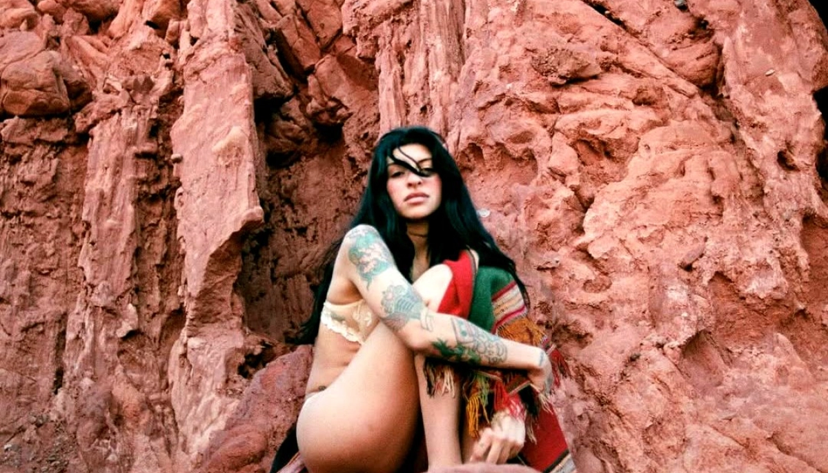 Cazzu lanzó su nuevo álbum “Latinaje”: exploración sonora y homenaje a la cultura latina