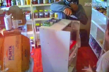 Increíble robo en Tres de Febrero: a metros de la casa y con un cuchillo, se llevó la recaudación de una distribuidora
