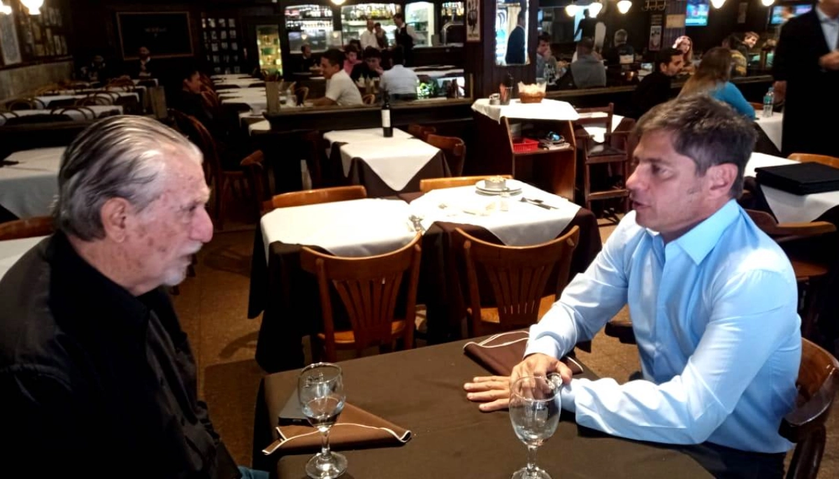 Kicillof y Storani un encuentro casual en una cervecería de La Plata: “Recrear la esperanza” y críticas a Georgieva