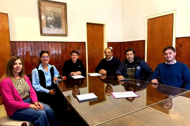En Chaves, firmaron un nuevo convenio que garantiza el acceso gratuito a anteojos para niños