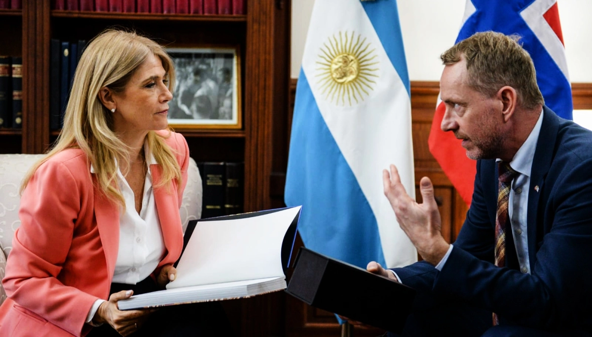 Magario recibió en su despacho del Senado a Halvor Sætre, embajador de Noruega en Argentina