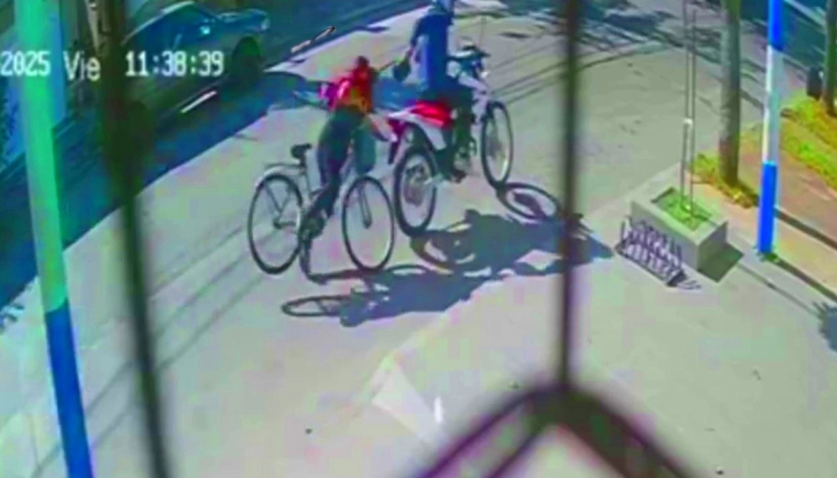 Inseguridad en Mar del Plata: motochorro persiguió a ciclista y la arrojó al pavimento para robarle