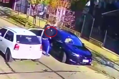 Inseguridad en Avellaneda: automovilista quedó a pie en medio minuto