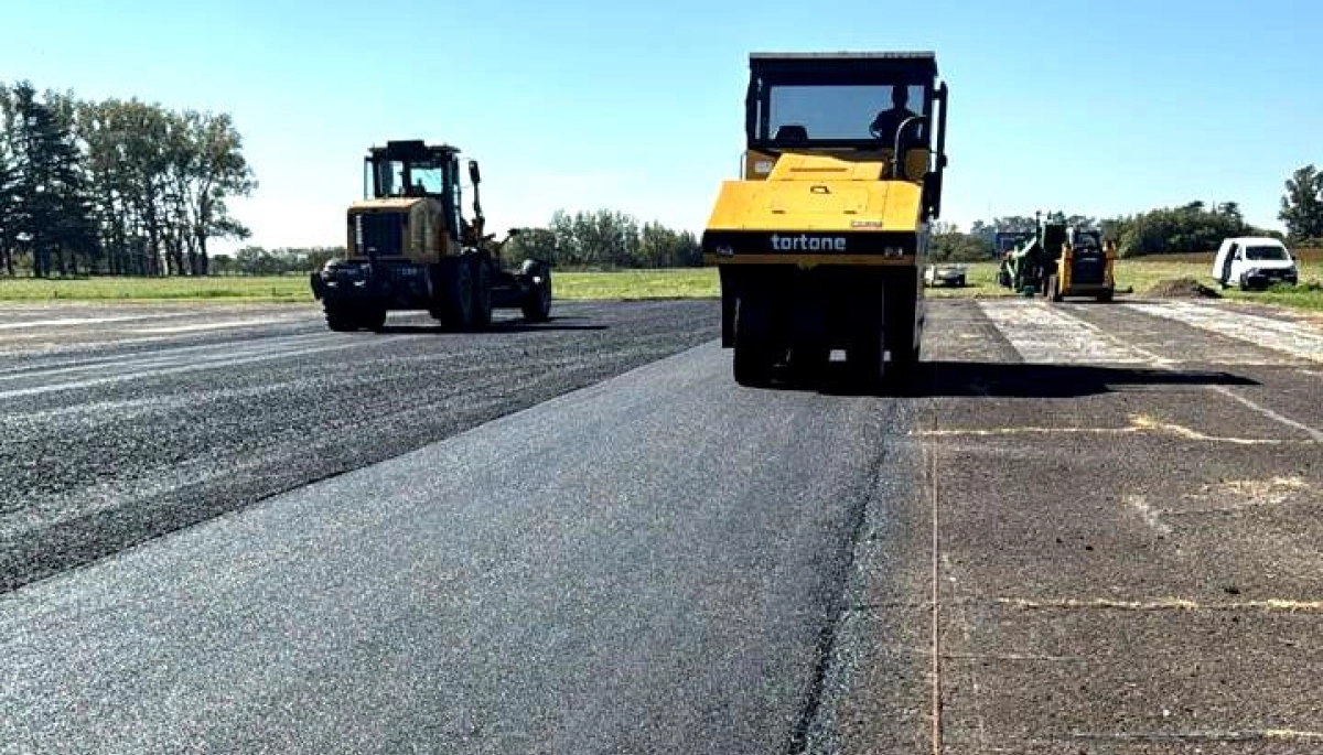 El intendente Martínez supervisó la obra de repavimentación del Aeródromo de Pergamino