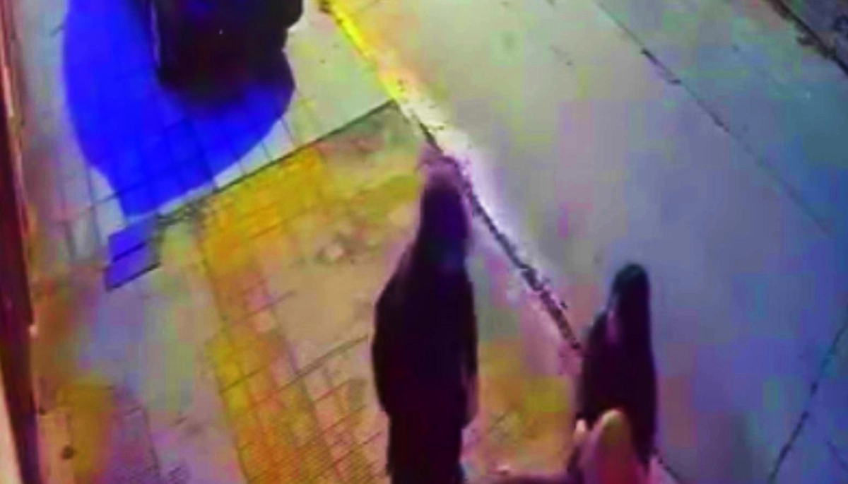 El peor amanecer en Tres de Febrero: encapuchado y de boquilla, asaltó a madre e hija
