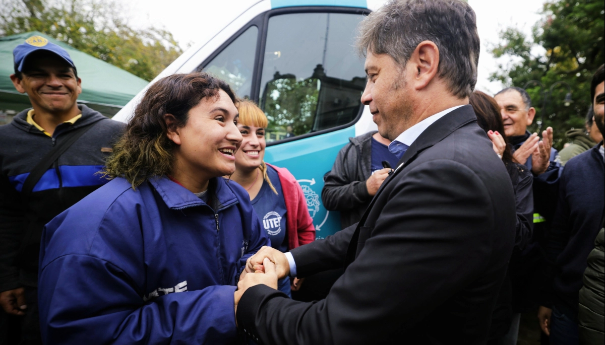 En el marco del cumpleaños de Evita, Kicillof recorrió un centro comunitario en Mercedes
