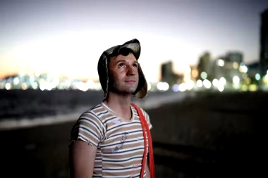 Con detalles de la vida de Chespirito, Max publicó el tráiler de la serie “Sin querer queriendo”