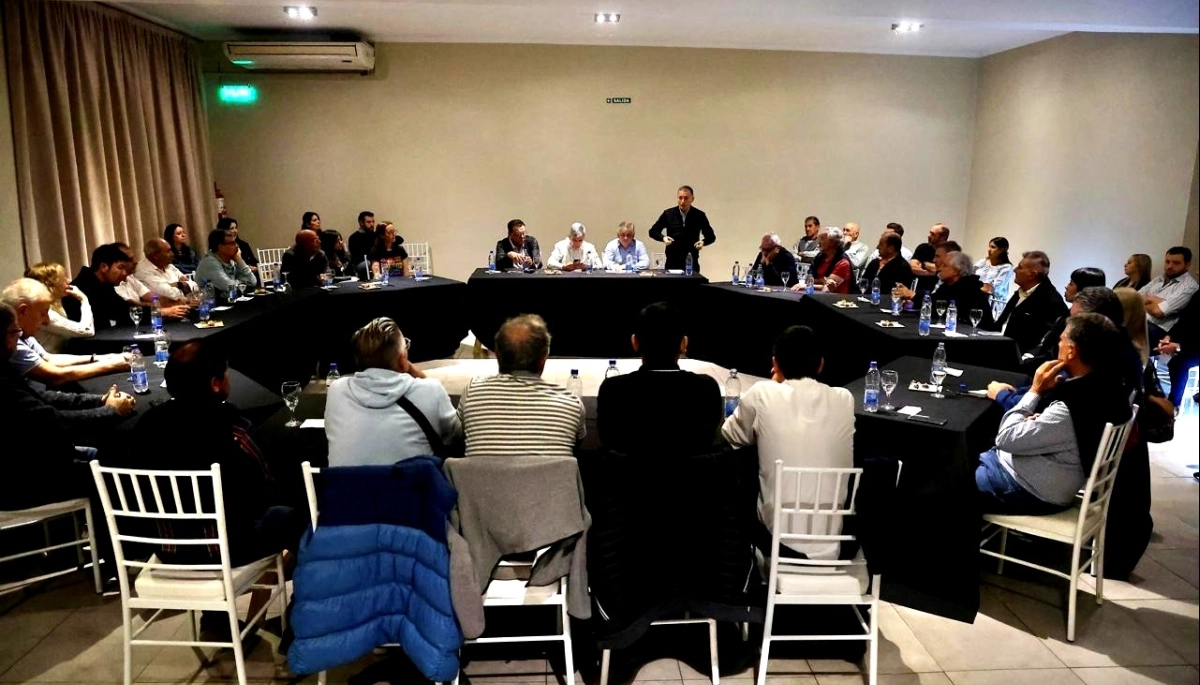 Peronistas disidentes y la Tercera vía: suman a De La Torre para el armado provincial