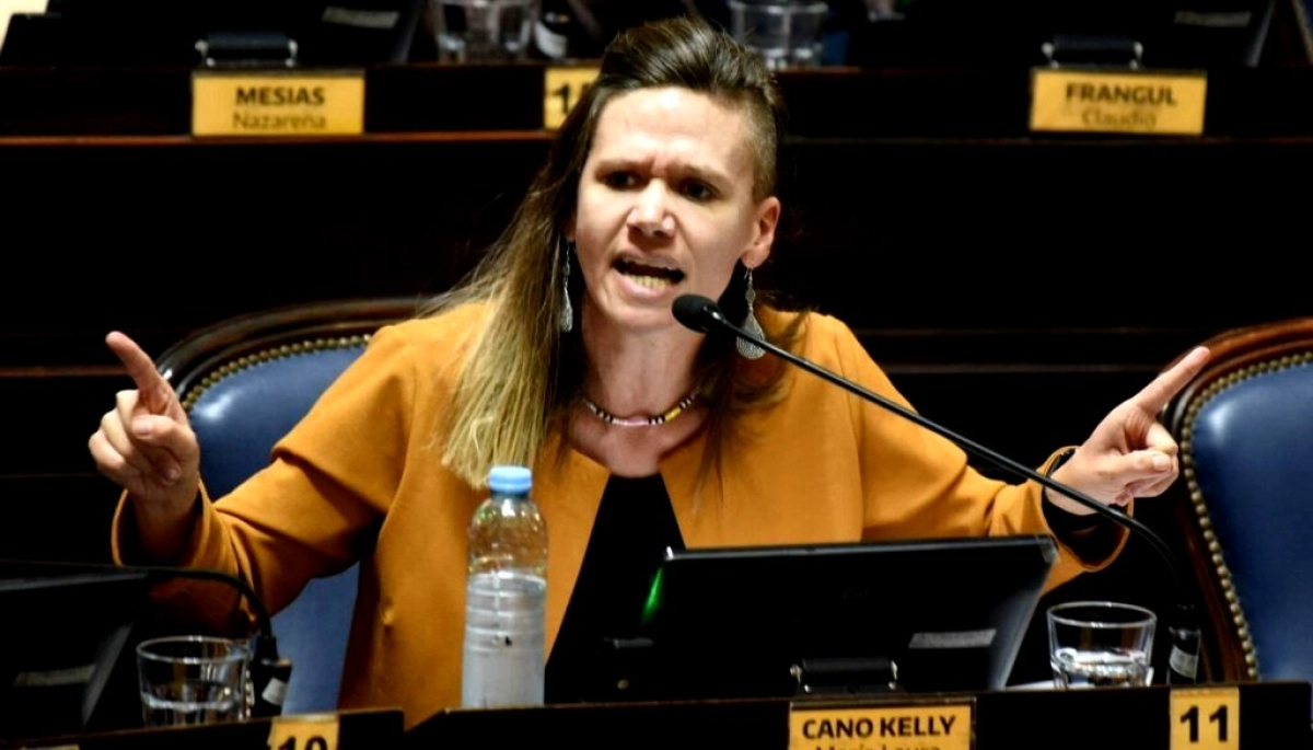 Diputada de Izquierda lanzó reclamos a Kicillof en el recinto y le respondieron: “Incumplís los acuerdos”