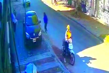 Inseguridad en Tres de Febrero: motochorro la golpeó de manera salvaje para robarle la cartera