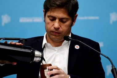 Kicillof mandó a una senadora de su espacio a presentar proyecto de reelecciones que incluye a intendentes