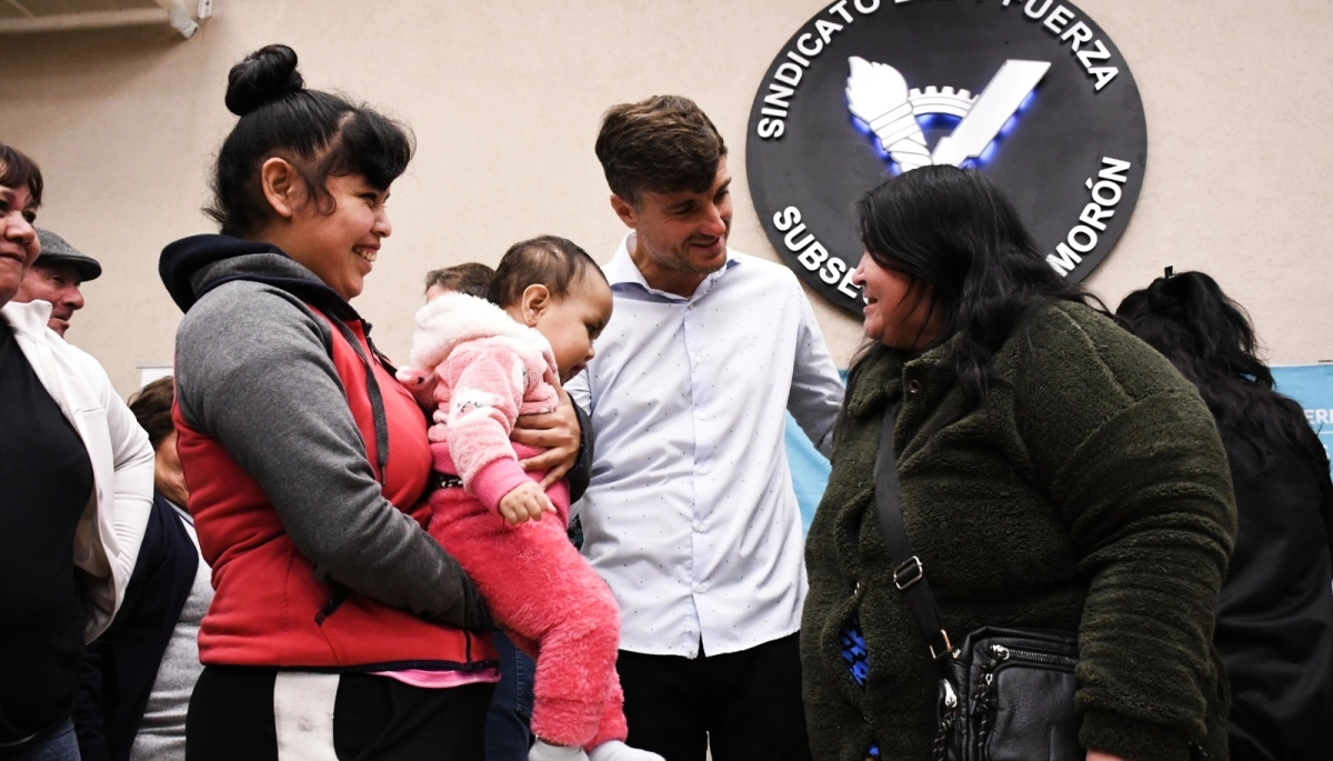 Ghi encabezó un acto y entregó escritura de viviendas a más de 200 familias en Morón