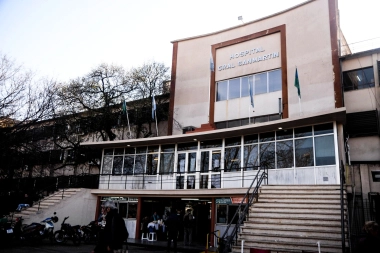 Denuncian al gobierno bonaerense por licitaciones poco claras sobre el Hospital San Martín de La Plata