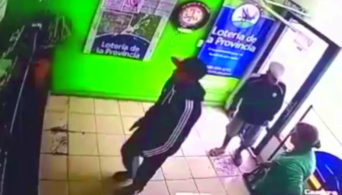 De entrecasa y con una réplica de pistola, entraron a robar una agencia de lotería