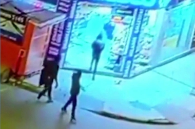 Una pelea entre bandas acabó con un kiosco destrozado en el centro de Mar del Plata