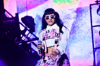 Nuevo proyecto: Cazzu presenta Latinaje y renace con un show único en el Movistar Arena