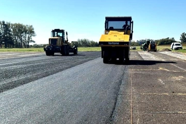 El intendente Martínez supervisó la obra de repavimentación del Aeródromo de Pergamino