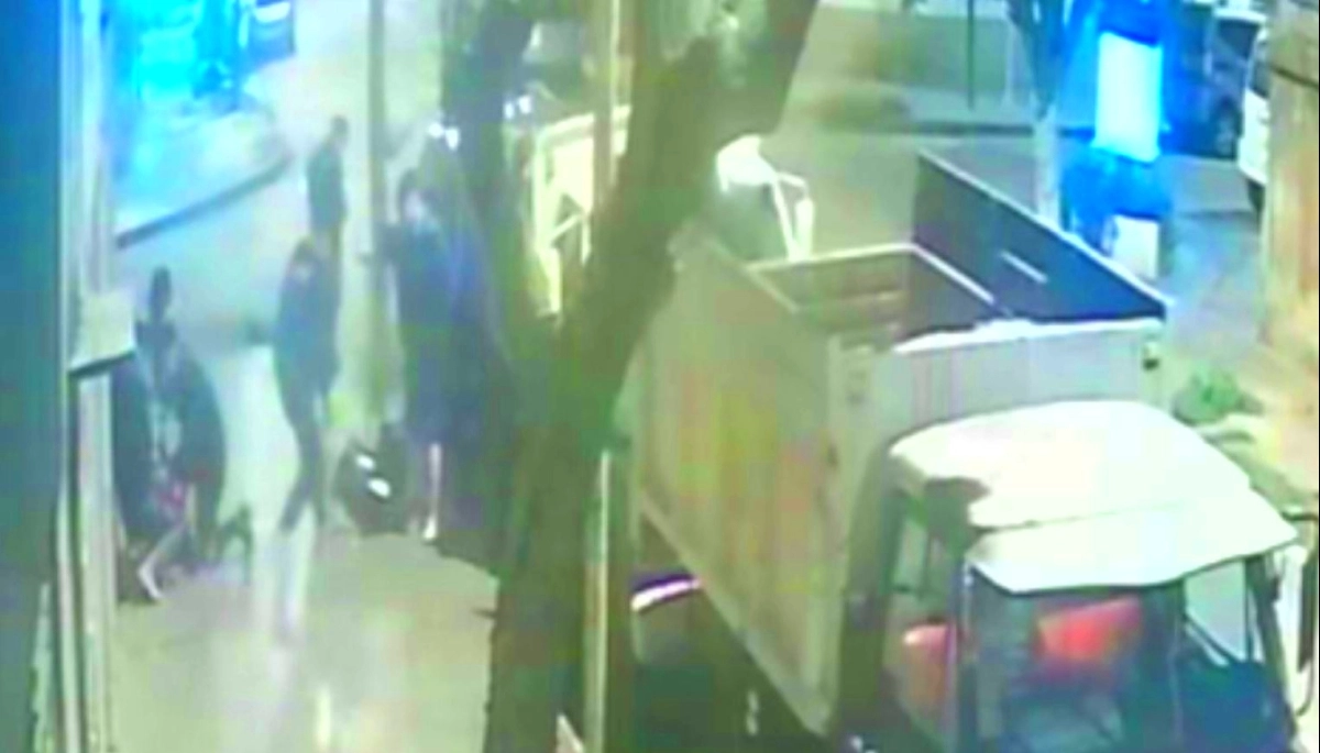 Una banda de "pirañas" le bajó los pantalones y le robó la camioneta