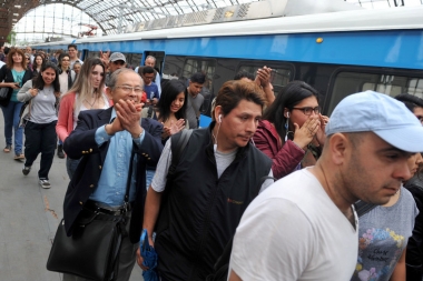 Tras una larga espera, hoy el Tren Roca volvió a llegar a la Ciudad de La Plata
