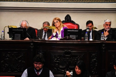 Polémica decisión: Magario ordenó desalojar el palco de periodistas del Senado en plena sesión