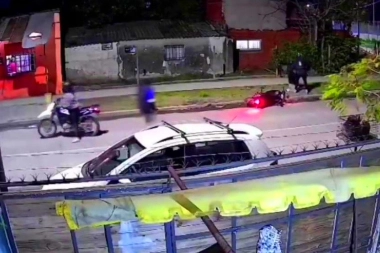 A los tiros, policía de civil puso en fuga a una banda de motochorros