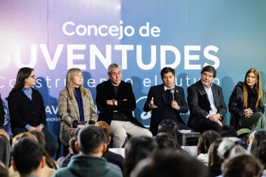 Kicillof se mostró con un intendente aliado para la inauguración de obras y firmas de convenios en Avellaneda