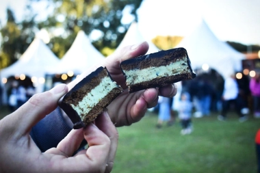 Un finde largo a puro sabor: llega la Fiesta del Chocolate y el Alfajor a Mar Chiquita