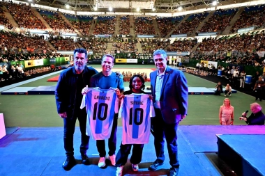Jorge Macri le entregó la Llave del Parque Olímpico a la gimnasta estadounidense Simone Biles
