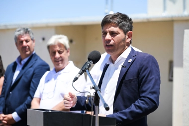 Kicillof recorrió los avances de las obras del plan hídrico en Bahía Blanca y entregó viviendas