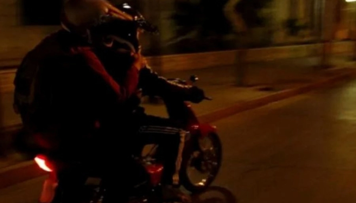 Una joven fue asaltada por motochorro que la amenazó con un arma y la intentó golpear