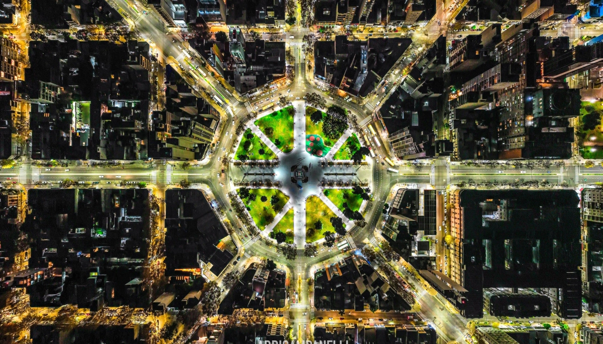 La Plata y las impactantes fotos aéreas de Plaza Rocha, San Martín e Italia: quién está detrás del foco