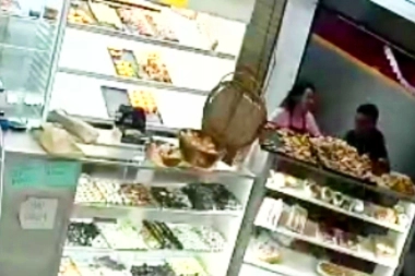 Simuló ser cliente y sin exhibir armas se robó la recaudación de una panadería en La Plata