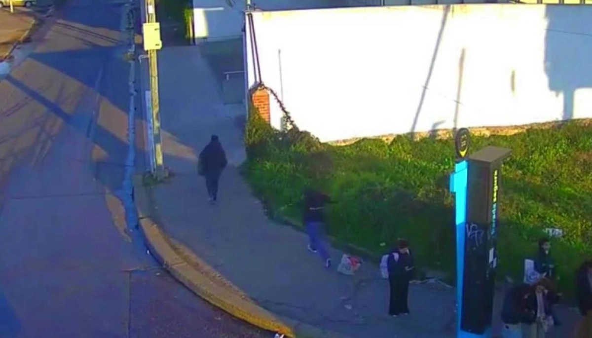 Parada segura: pasajera denunció que descuidista le arrebató el celular y la Guardia Urbana lo encontró