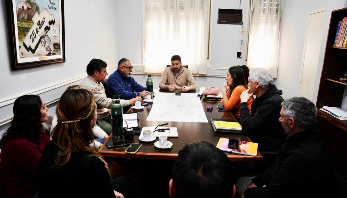 25 de Mayo conformó el Comité de Caminos Rurales para mejorar la red vial rural