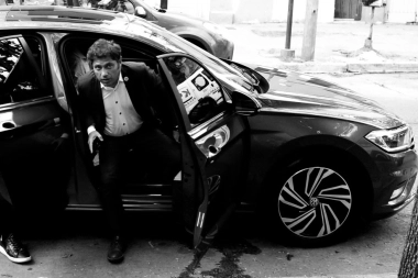 Con expectativa por el fallo de la Corte, Kicillof reunió a intendentes en La Plata y fue a apoyar a Cristina