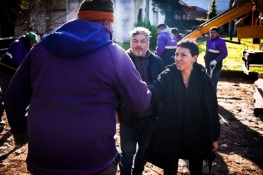 Mayra Mendoza supervisó trabajos de bacheo de hormigón en Quilmes Oeste con fondos 100% comunales