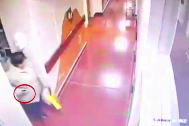 No tiene cura ni vergüenza: fue al hospital a visitar a la nieta y le robó el IPhone a la enfermera