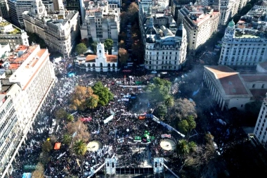 Cristina envió un mensaje a la movilización masiva en Plaza de Mayo: “Vamos a volver con más unidad y fuerza”