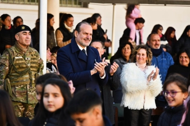 Susbielles encabezó el acto de Promesa de Lealtad y Juramento a la Bandera en Bahía Blanca