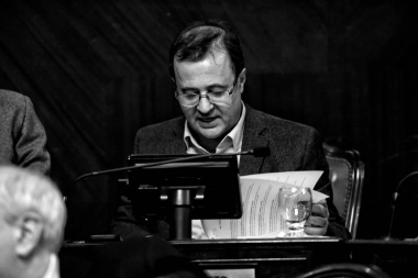 Senador monzoísta votó alineado al kirchnerismo y pasó de rechazar a apoyar las re-reelecciones