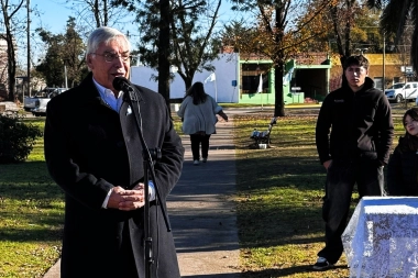 Acto en la plaza San Martín: Gilberto Alegre celebró los 122 años de Villa Saboya.