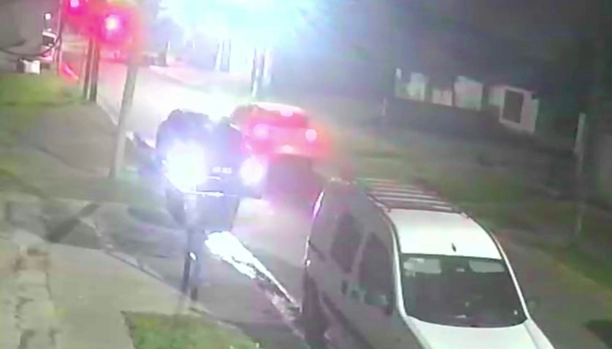 Violenta banda sorprendió a una pareja que dialogaba en el auto y le robaron todo