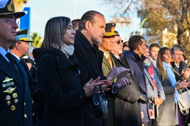 Susbielles encabezó el acto por el Día de la Bandera en Bahía Blanca: “Deben pregonar por los valores de Belgrano”