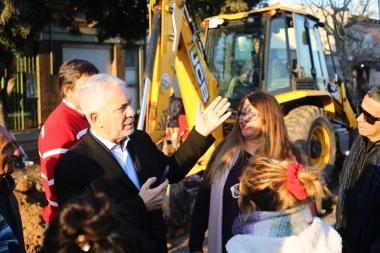 Alak presentó obras en Olmos: “Seguimos avanzando en este plan de 2.000 cuadras en los barrios”