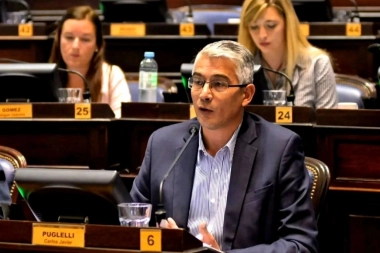 Puglelli apuntó contra Milei por habilitar la explotación minera e hidrocarburífera en los glaciares