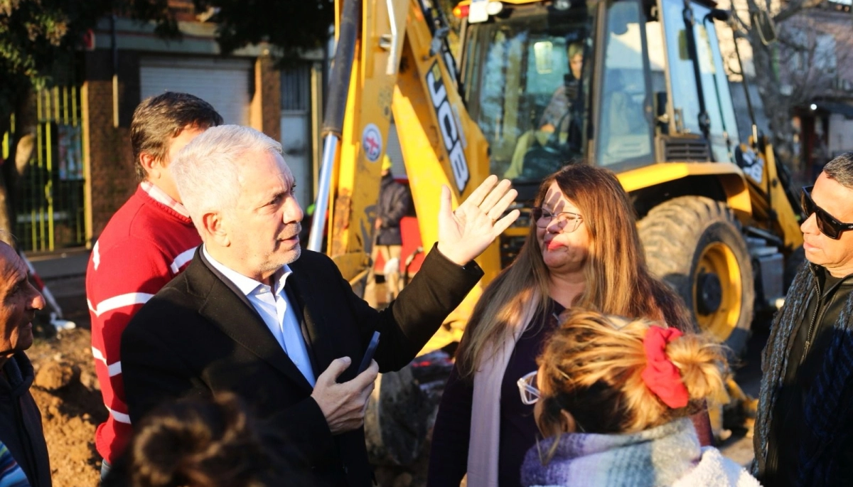 Alak presentó obras en Olmos: “Seguimos avanzando en este plan de 2.000 cuadras en los barrios”