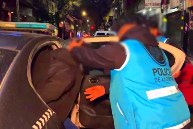 Debía cumplir con prisión domiciliaria y lo encontraron vendiendo drogas en Constitución