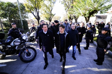 Agenda en Florencio Varela: Kicillof entregó vehículos de seguridad y firmó convenios con Banco Provincia
