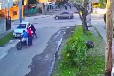 En José C. Paz y con una maniobra quirúrgica, un motoquero eludió el ataque de motochorros