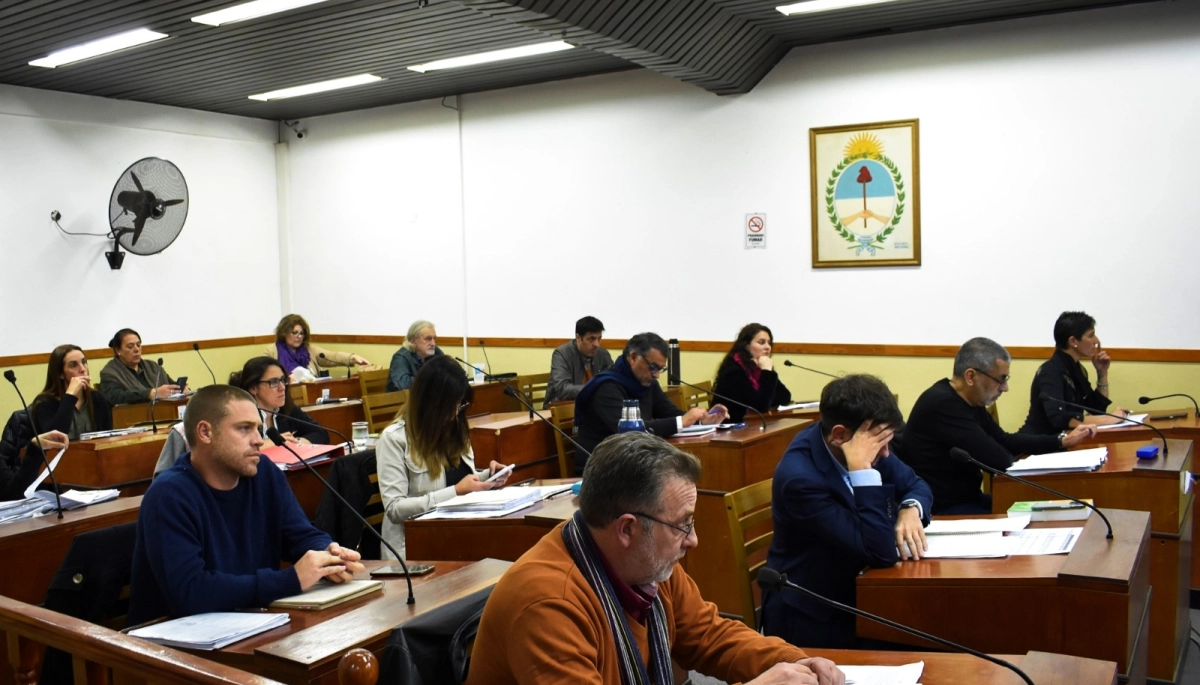 Libertarios denuncian a dos concejales por presunto nepotismo en el Concejo Deliberante de La Costa